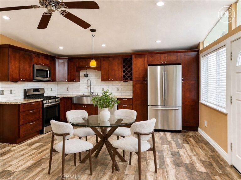 1252 E Walnut, Glendora