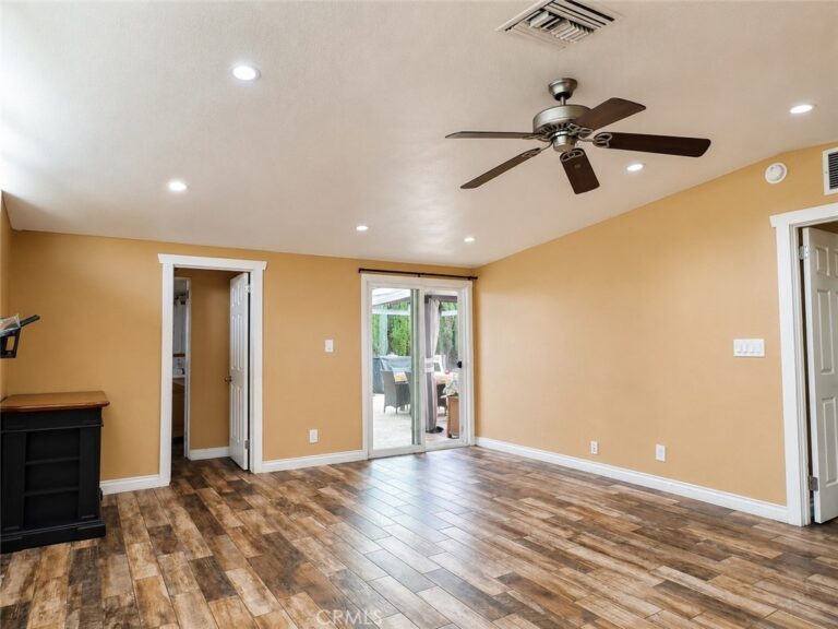 1252 E Walnut, Glendora