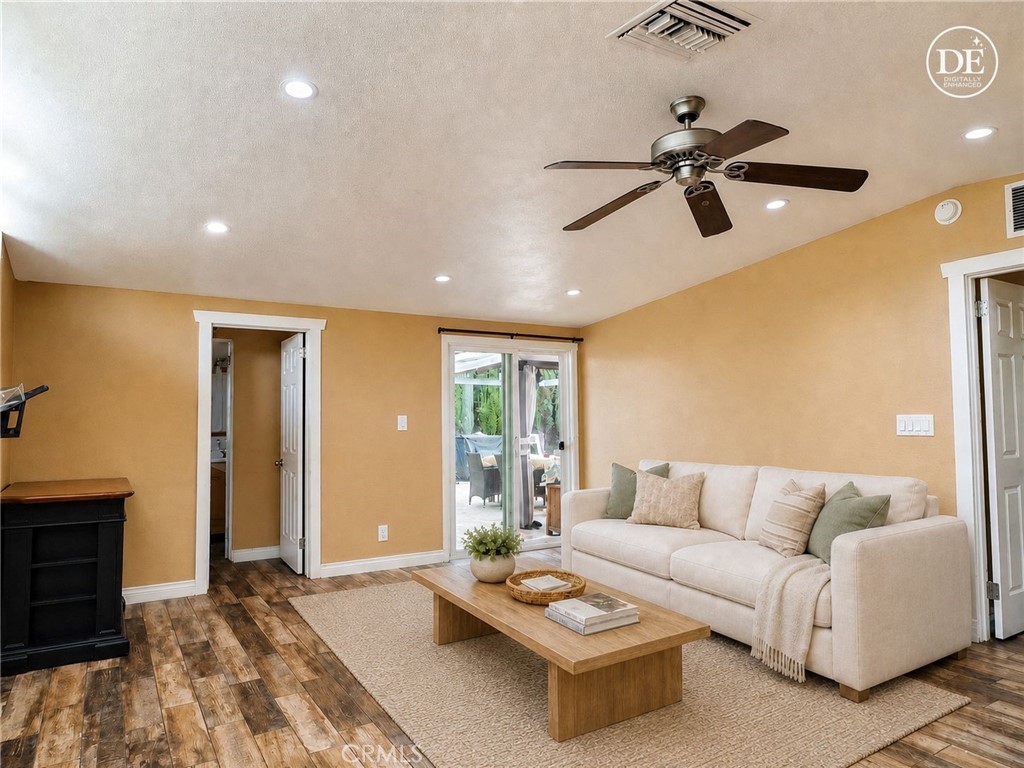 1252 E Walnut, Glendora