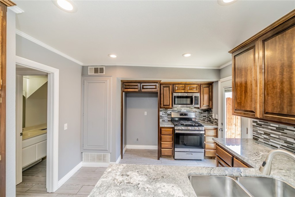 1436 N Elderberry, Ontario
