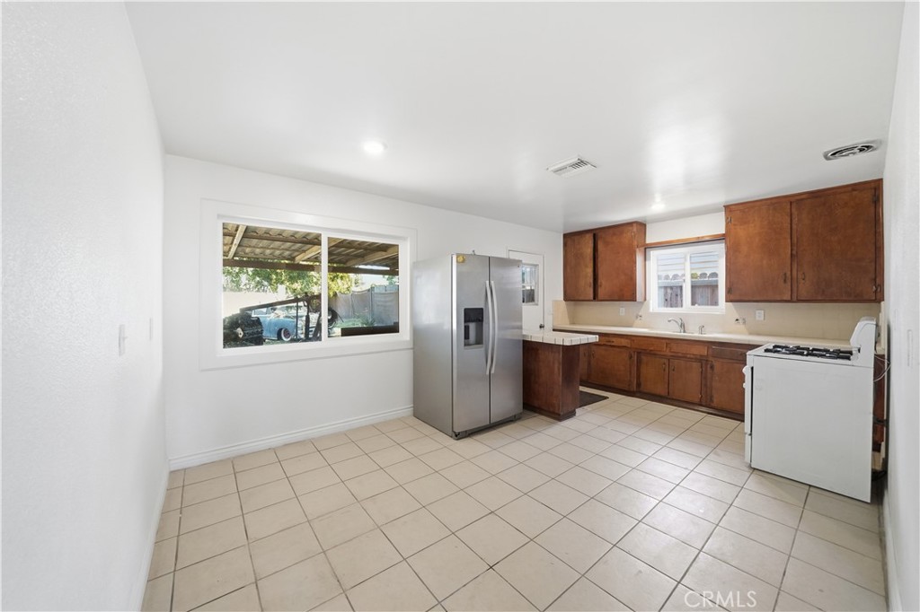14732 Whittram, Fontana