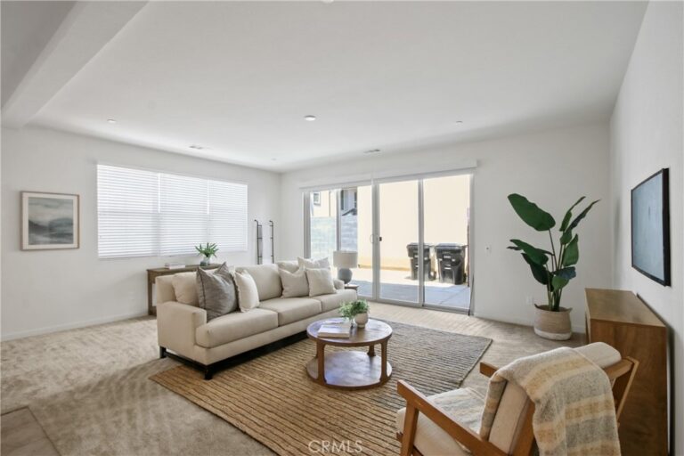 15940 Caterpillar Drive, Fontana