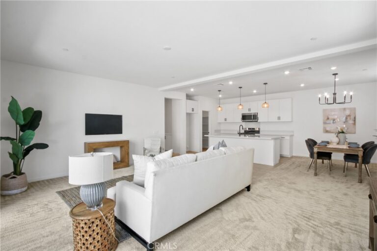 15940 Caterpillar Drive, Fontana