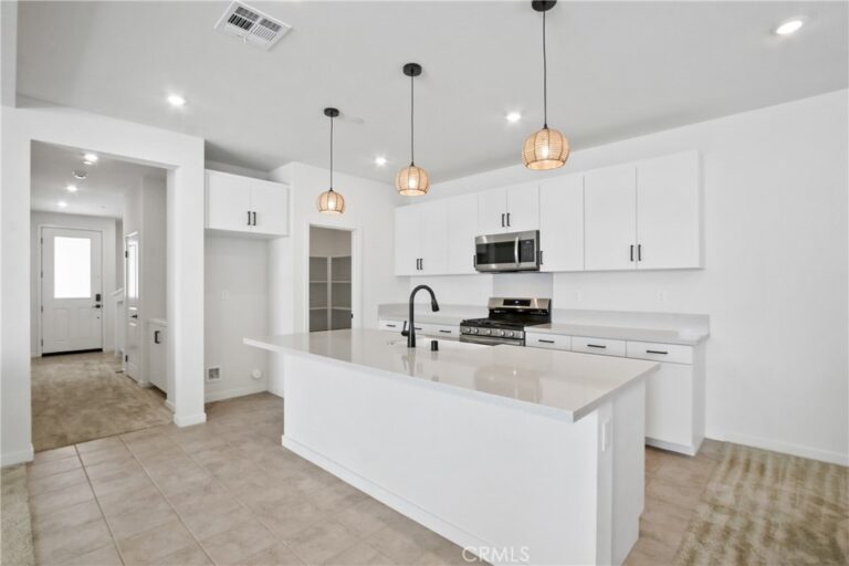 15940 Caterpillar Drive, Fontana