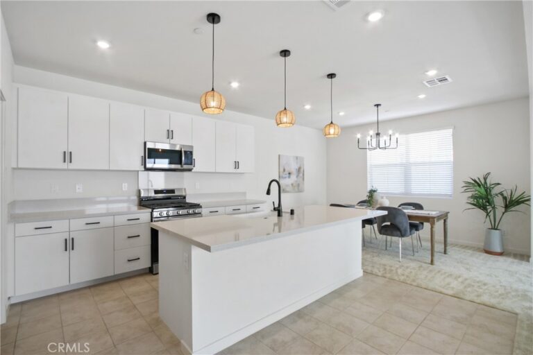 15940 Caterpillar Drive, Fontana