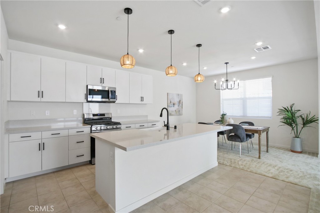 15940 Caterpillar Drive, Fontana