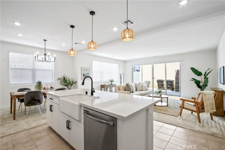 15940 Caterpillar Drive, Fontana