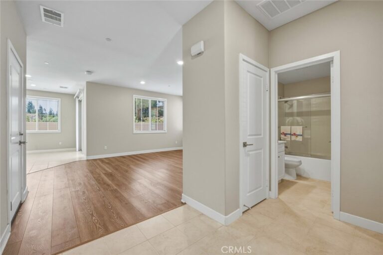 16 Greensboro Ct, Pomona
