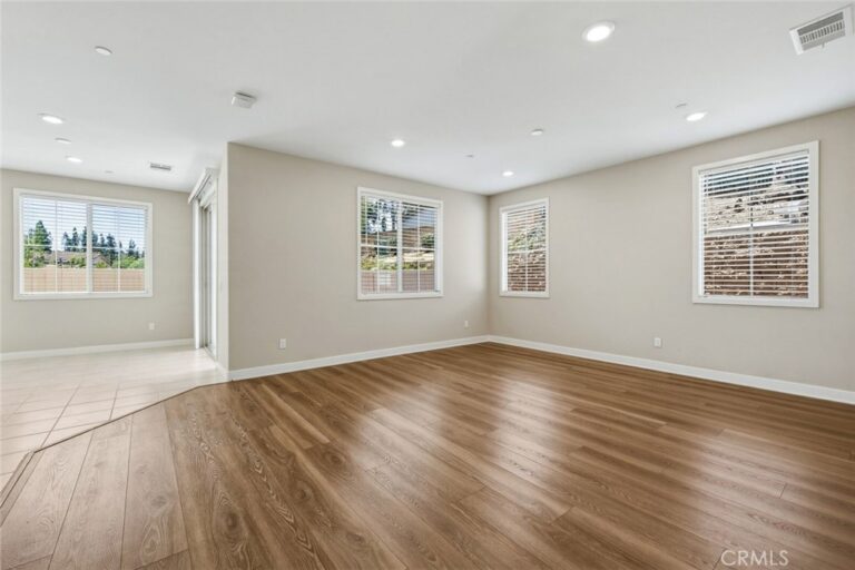 16 Greensboro Ct, Pomona