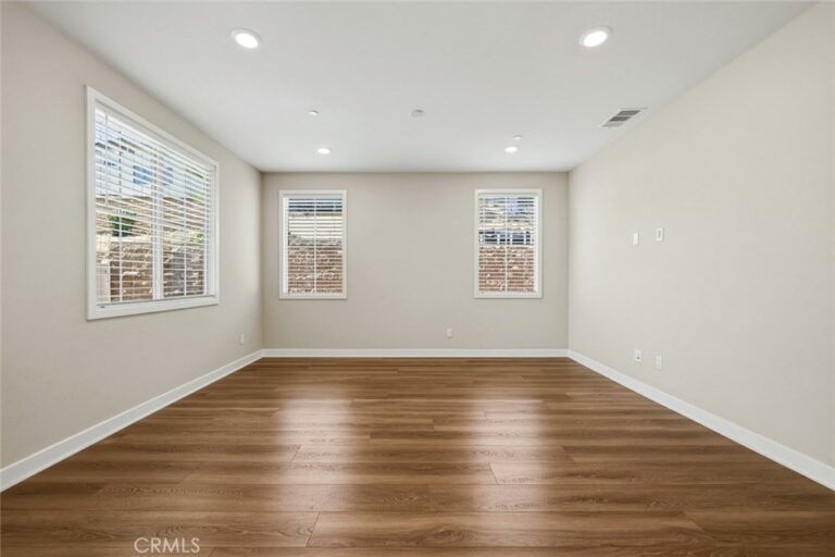 16 Greensboro Ct, Pomona