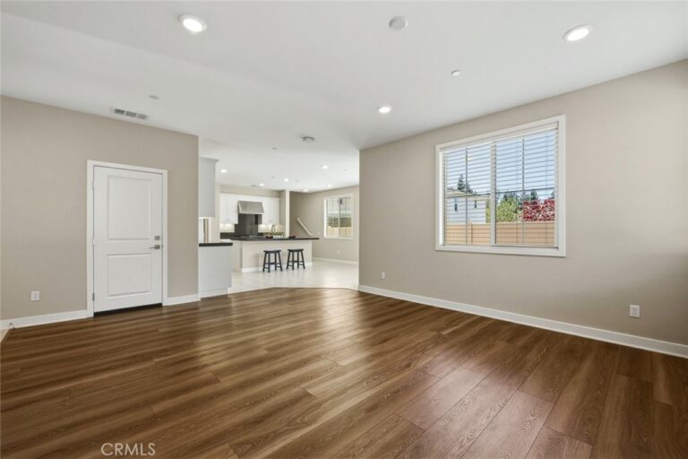 16 Greensboro Ct, Pomona