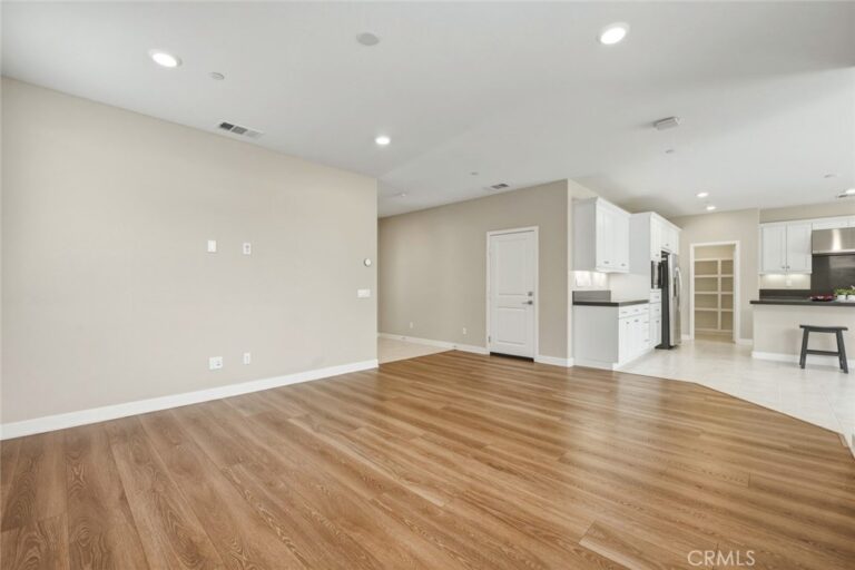 16 Greensboro Ct, Pomona