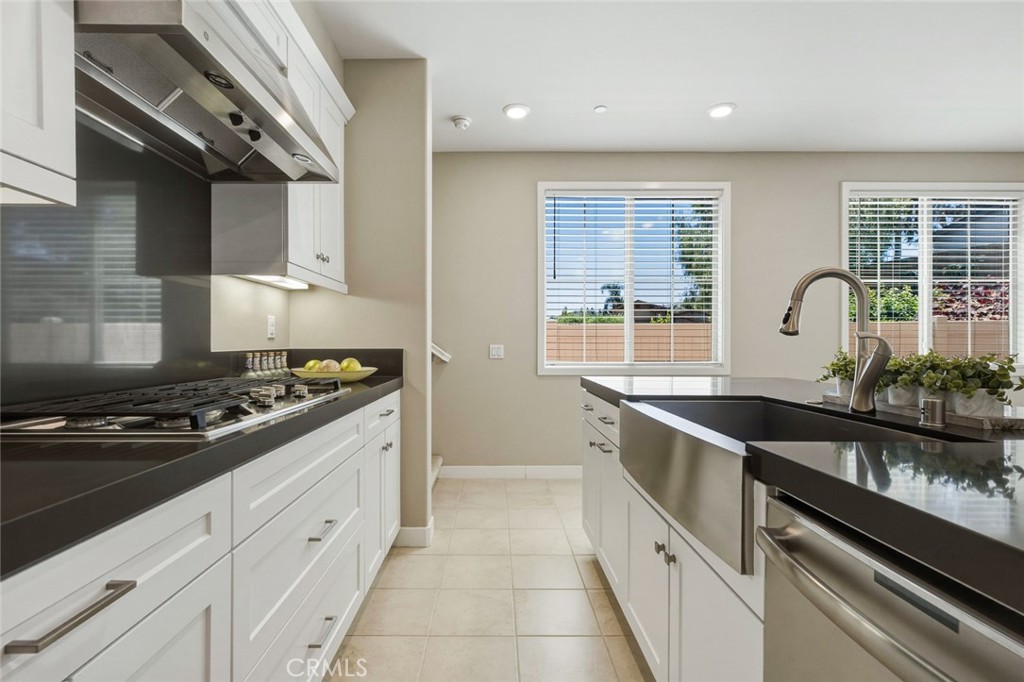 16 Greensboro Ct, Pomona
