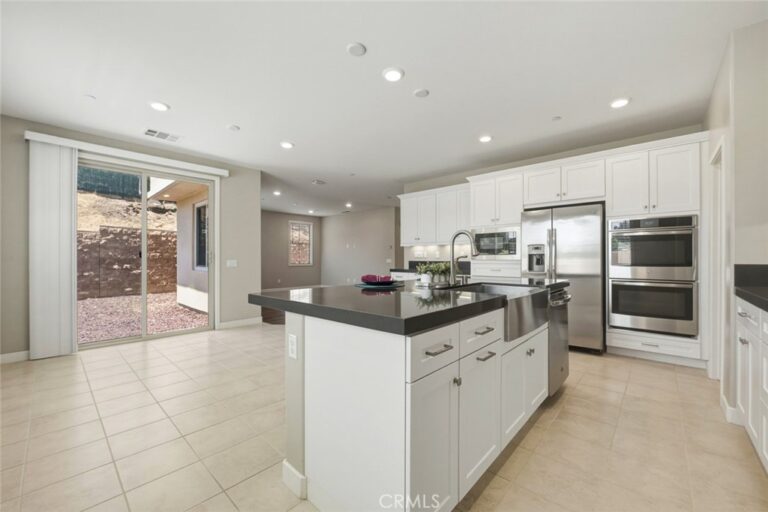 16 Greensboro Ct, Pomona