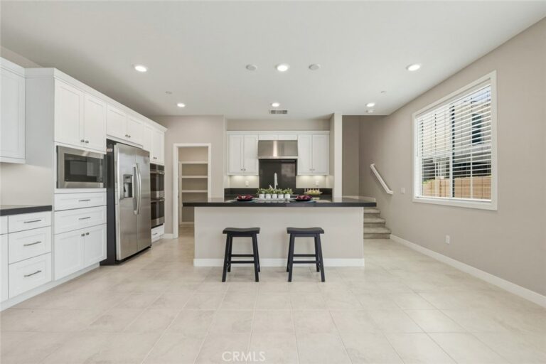 16 Greensboro Ct, Pomona