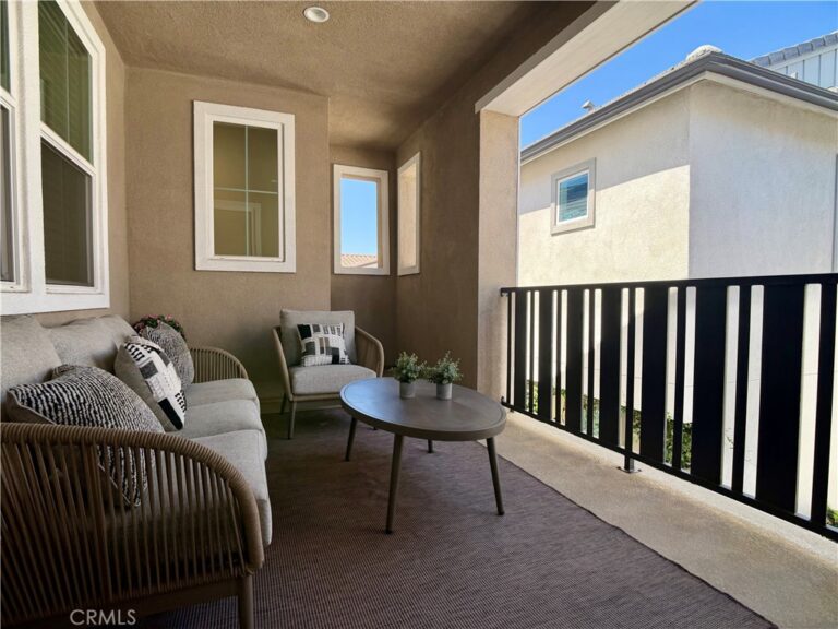 16064 Jamie #8, Fontana