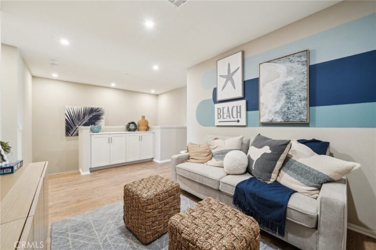 16137 Lumia Way, Fontana