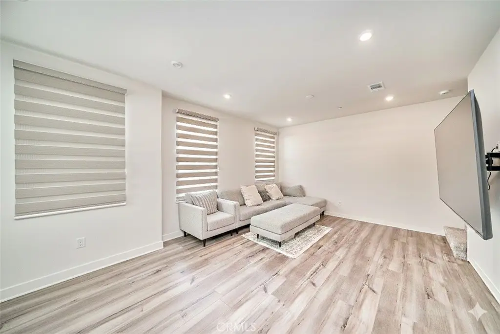 163 Dove Landing, Covina
