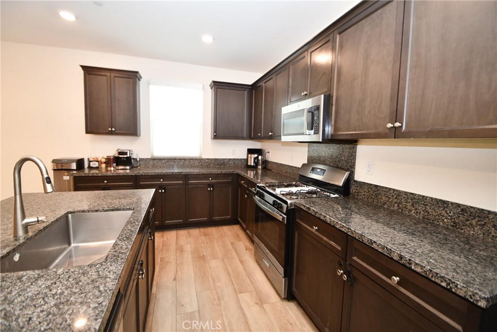 16696 AVANTI LN, Fontana
