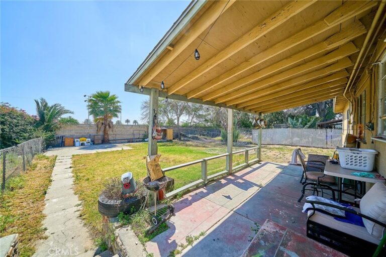 17227 Seville, Fontana