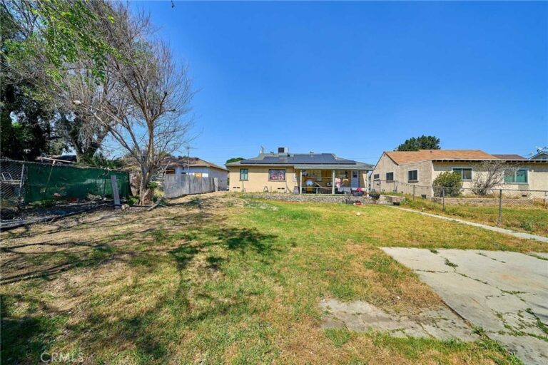 17227 Seville, Fontana