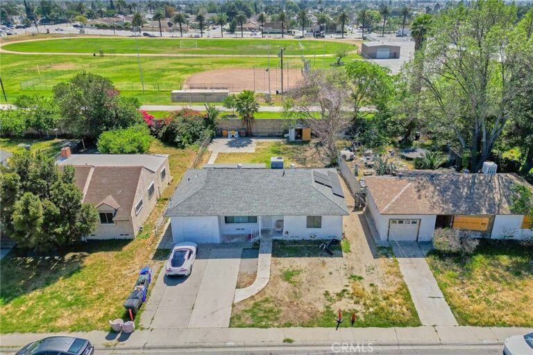 17227 Seville, Fontana