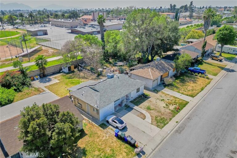 17227 Seville, Fontana