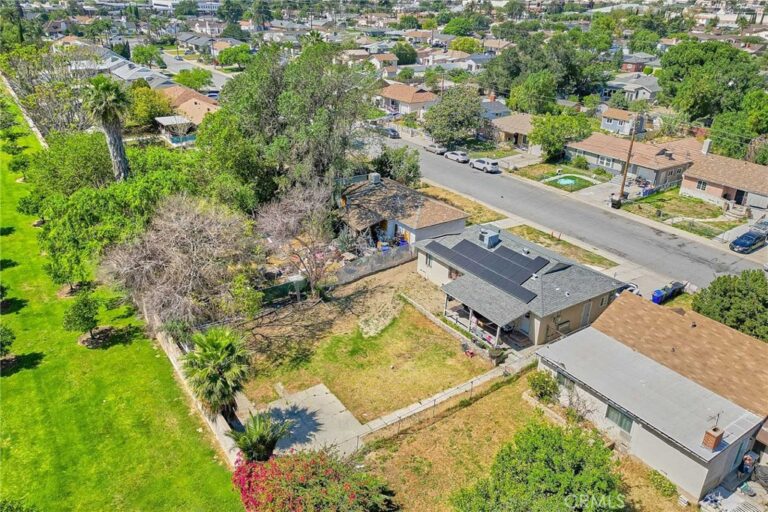 17227 Seville, Fontana