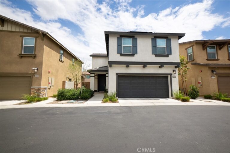 2464 Gunner Ridge, Rialto