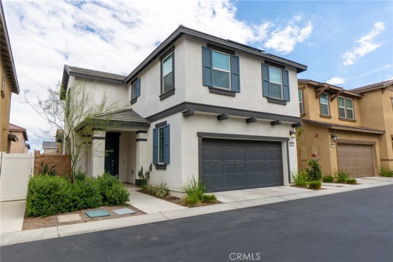 2464 Gunner Ridge, Rialto