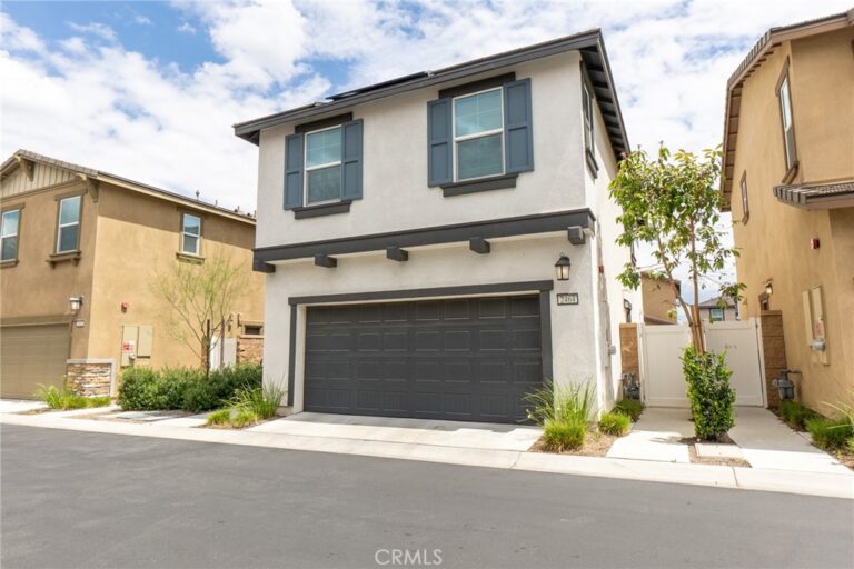 2464 Gunner Ridge, Rialto