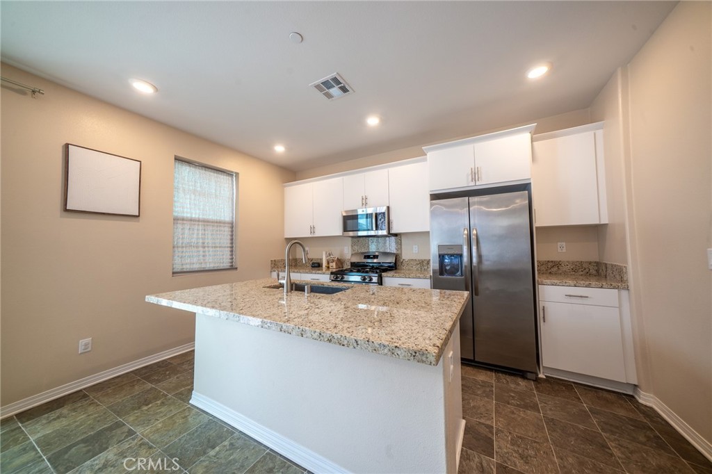 2464 Gunner Ridge, Rialto