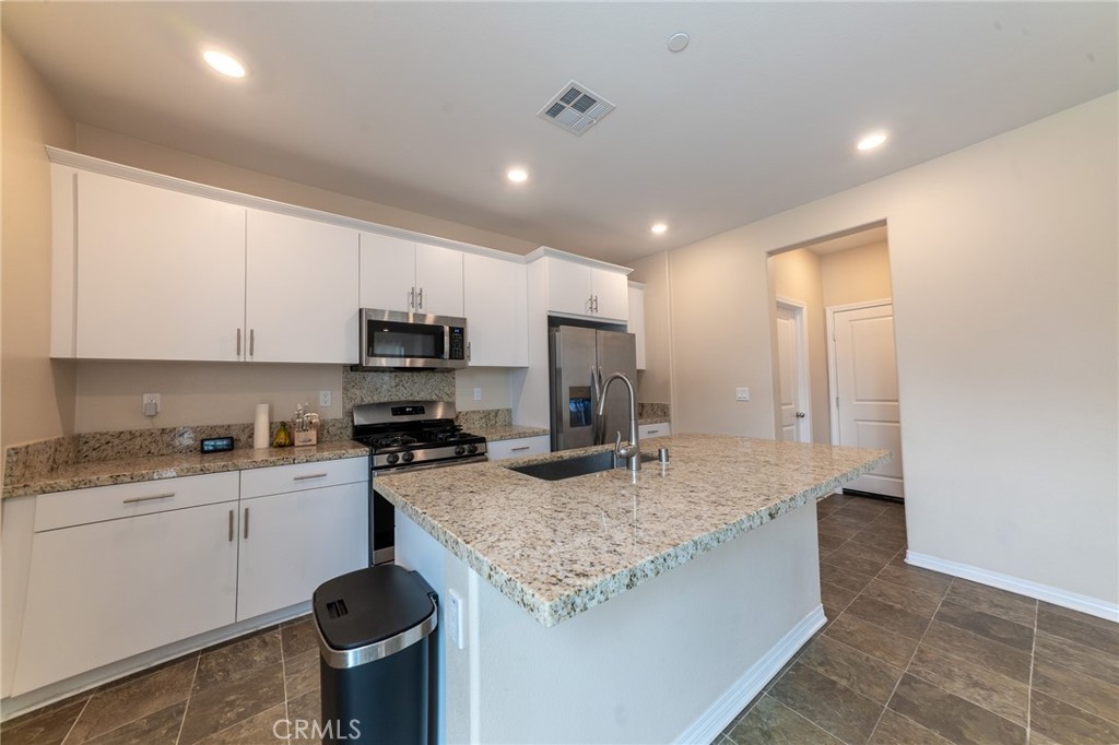 2464 Gunner Ridge, Rialto