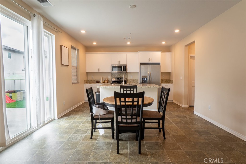 2464 Gunner Ridge, Rialto