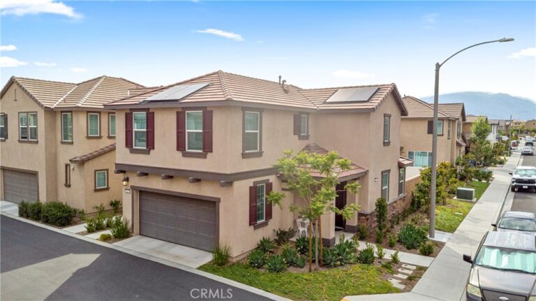 2476 Gunner Ridge, Rialto