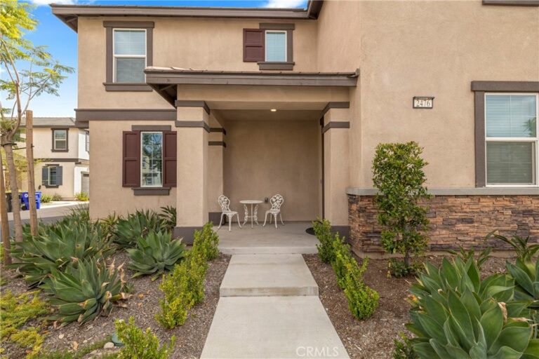 2476 Gunner Ridge, Rialto