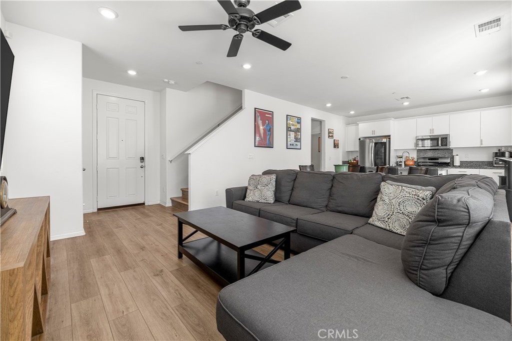2476 Gunner Ridge, Rialto