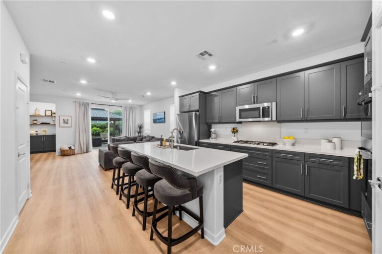 2561 E Wren Way, Ontario