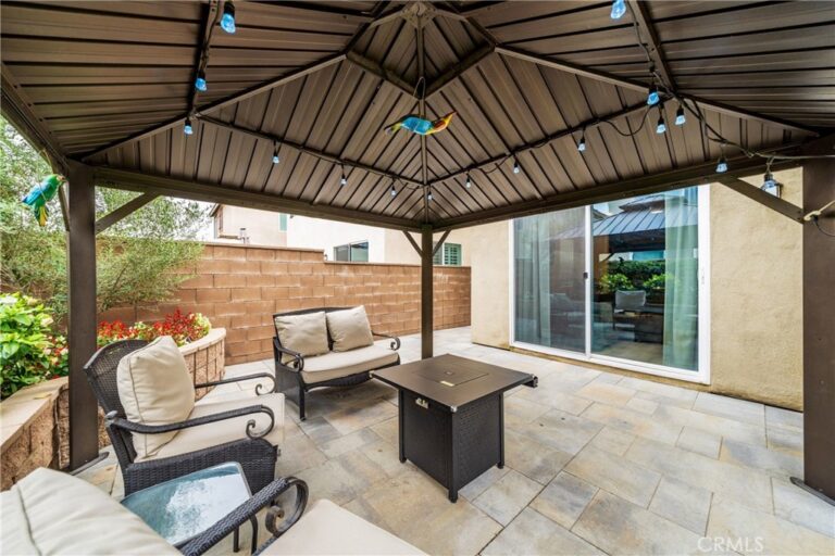 2561 E Wren Way, Ontario