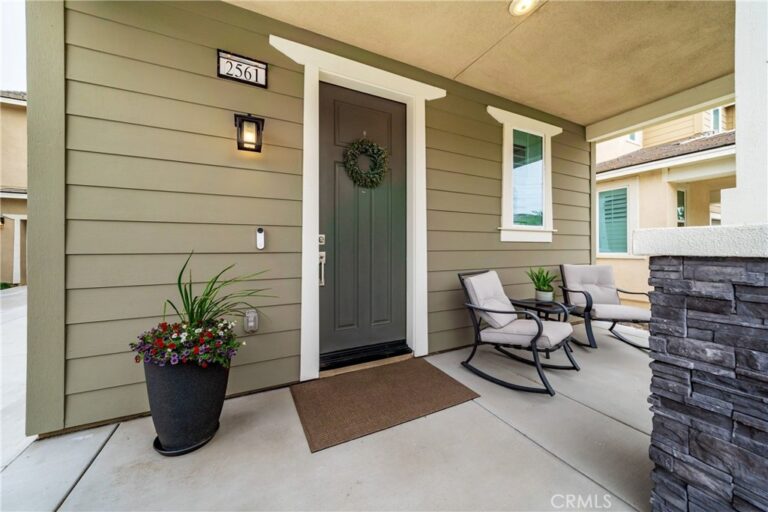 2561 E Wren Way, Ontario