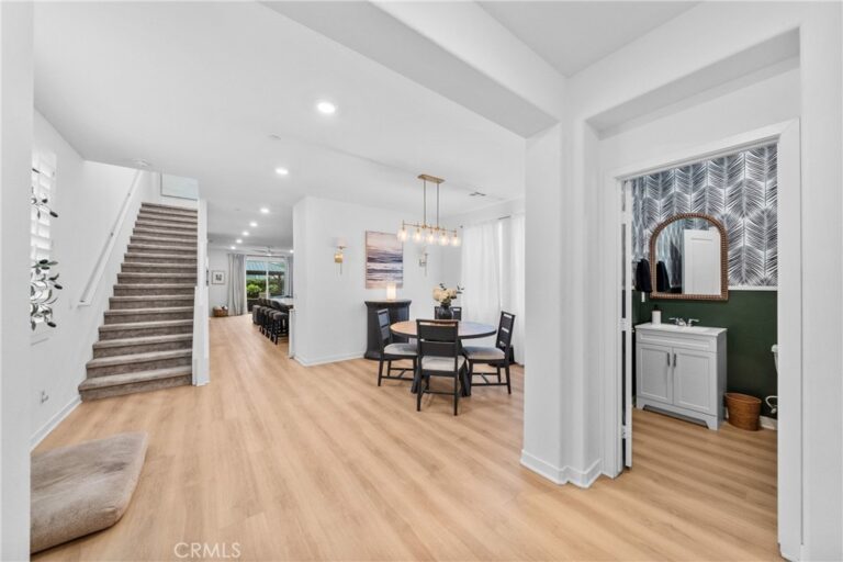 2561 E Wren Way, Ontario