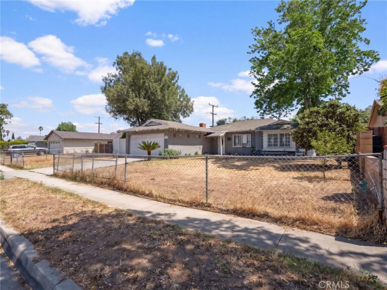 2795 W Victoria St, Rialto