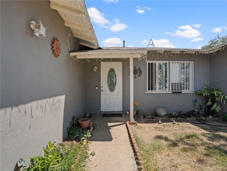 2795 W Victoria St, Rialto