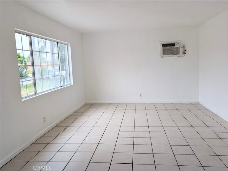 357 W WOODCREST ST., Rialto