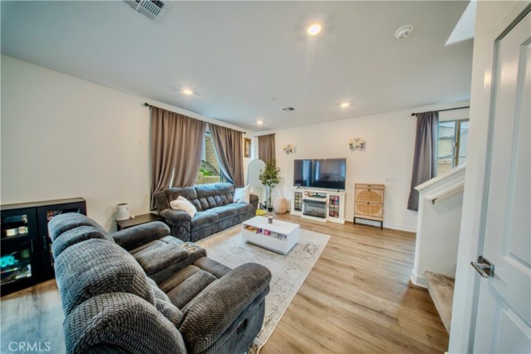 364 Castaic Way, Rialto