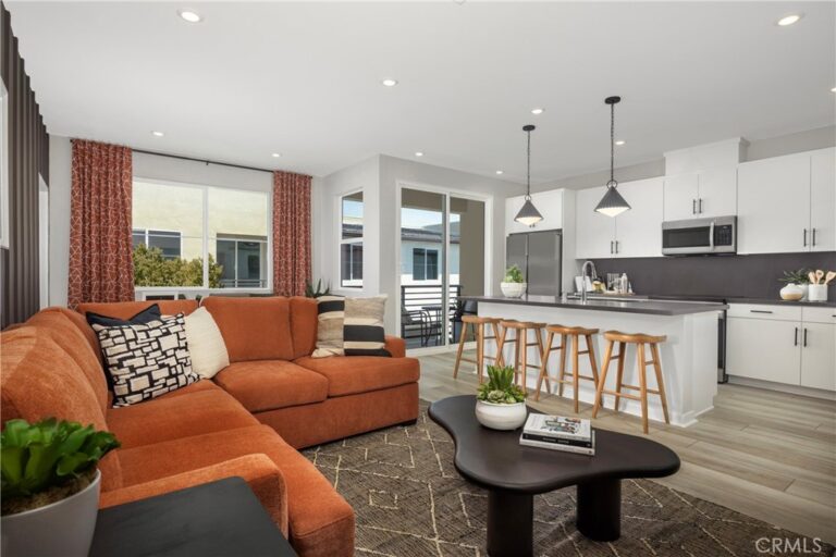 3681 W S. Eichler Paseo #10, Ontario