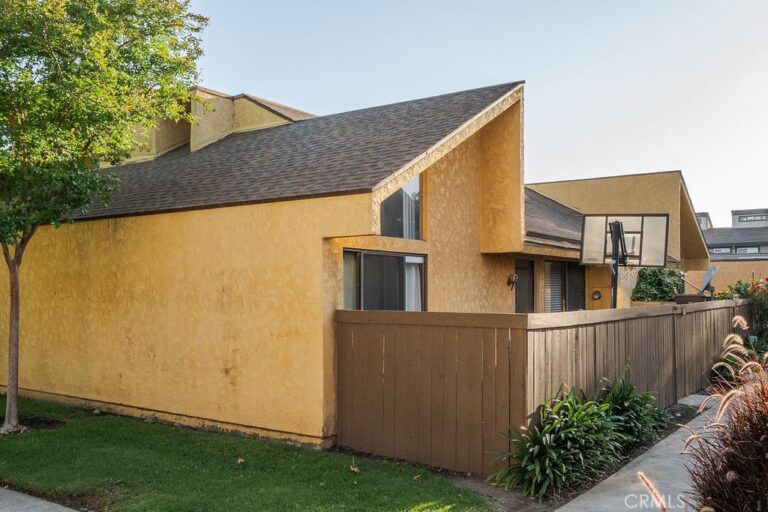 435 W 9th #D5, Upland