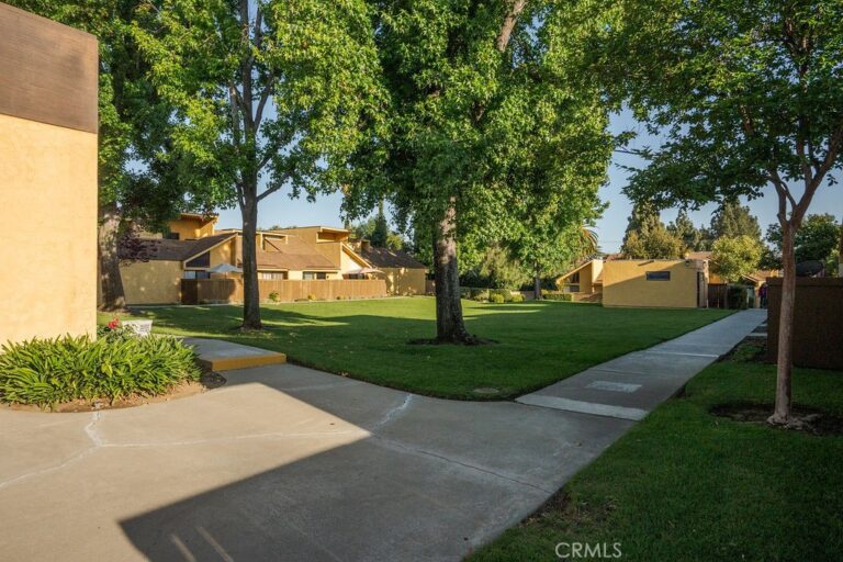 435 W 9th #D5, Upland