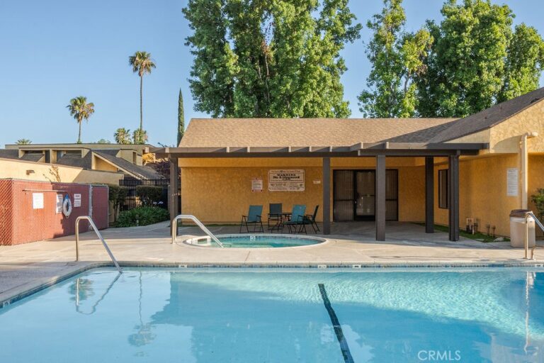 435 W 9th #D5, Upland