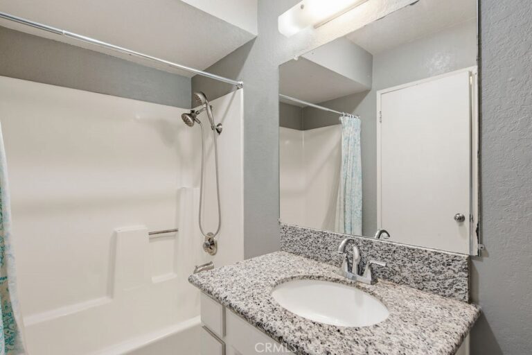 435 W 9th #D5, Upland